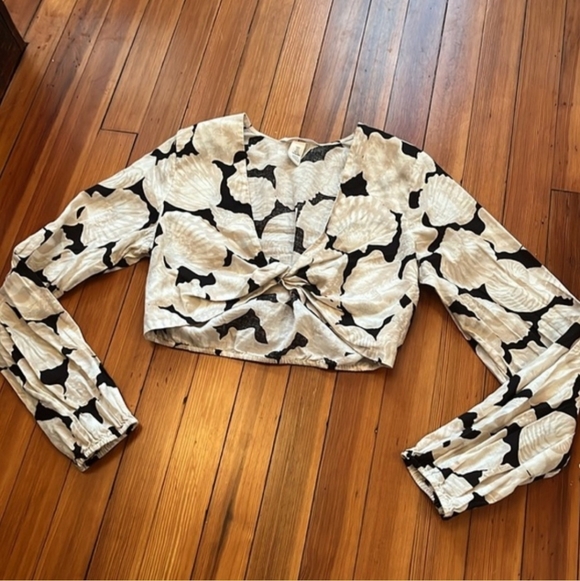 H&M Black & Cream Seashell Linen Blend Long Sleeve Cropped Top Women's XS EUC - Picture 3 of 9